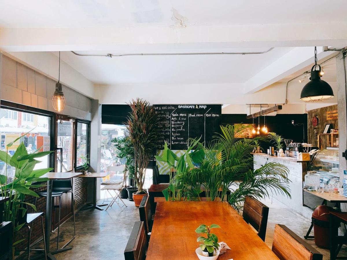 Oasis Cafe And Nap Hostel Bangkok Buitenkant foto
