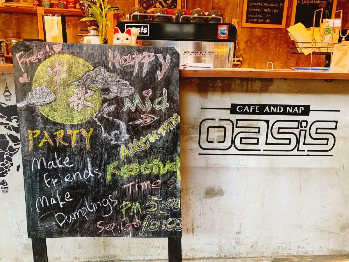 Oasis Cafe And Nap Hostel Bangkok Buitenkant foto