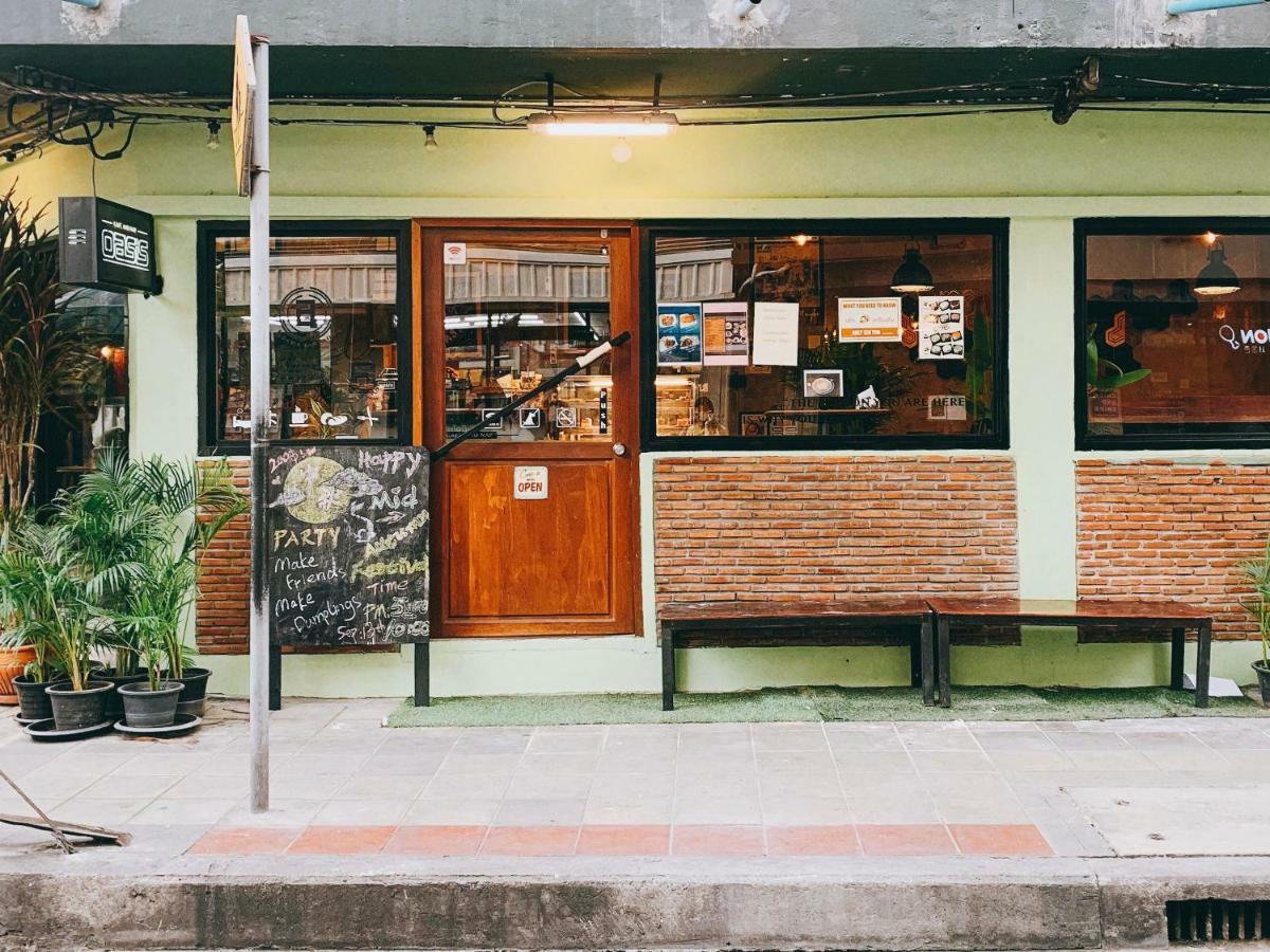 Oasis Cafe And Nap Hostel Bangkok Buitenkant foto