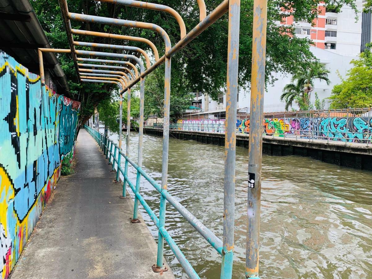 Oasis Cafe And Nap Hostel Bangkok Buitenkant foto