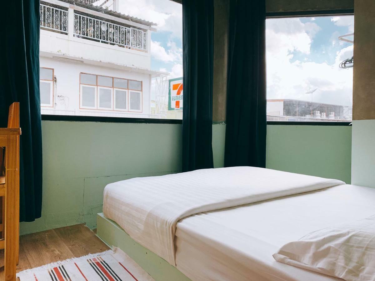 Oasis Cafe And Nap Hostel Bangkok Buitenkant foto