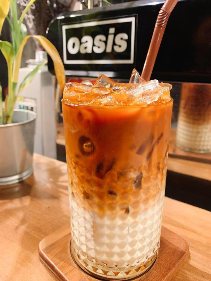 Oasis Cafe And Nap Hostel Bangkok Buitenkant foto