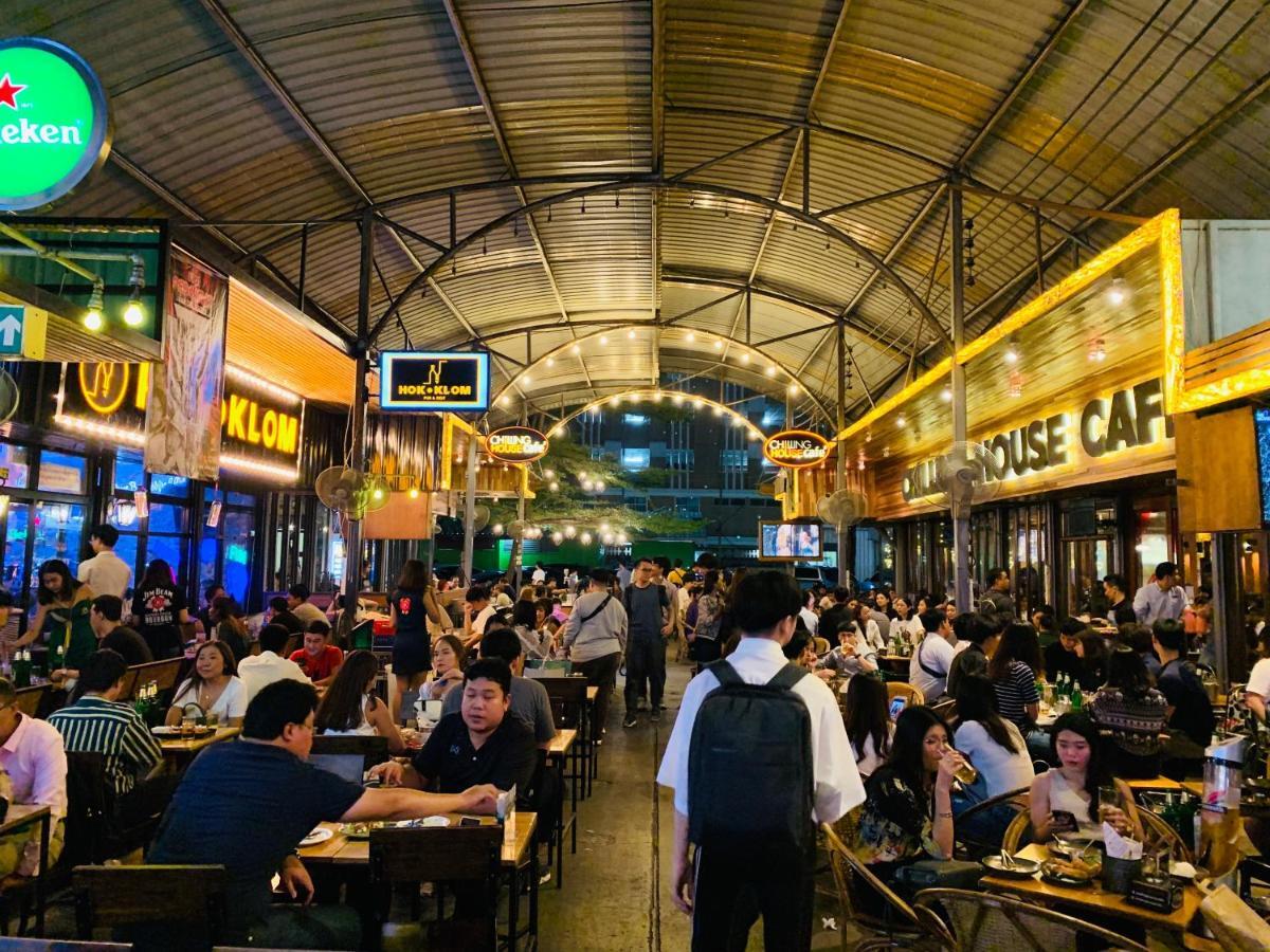 Oasis Cafe And Nap Hostel Bangkok Buitenkant foto